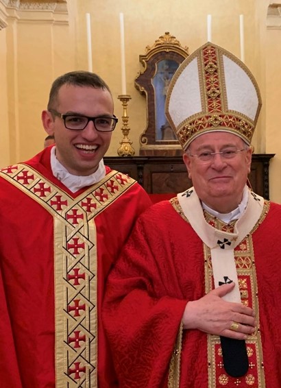 don giosuè busti con il cardinale bassetti il giorno della sua ordinazione sacerdotale 