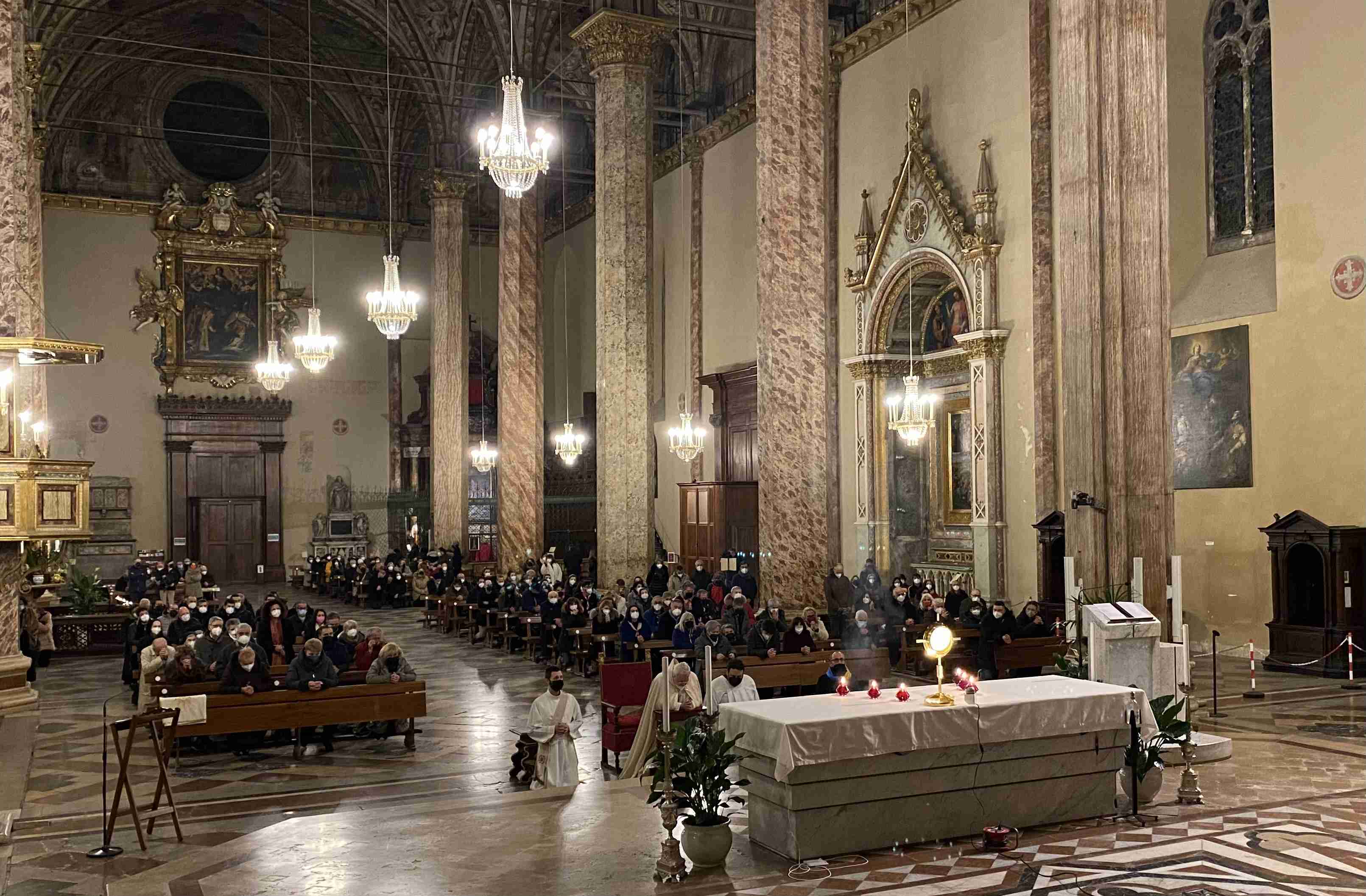 cattedrale perugia 4 marzo22 veglia preghiera con adorazione eucaristica x pace ucraina f1