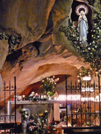 santuario mariano di montemelino la riproduzione della grotta di lourdes