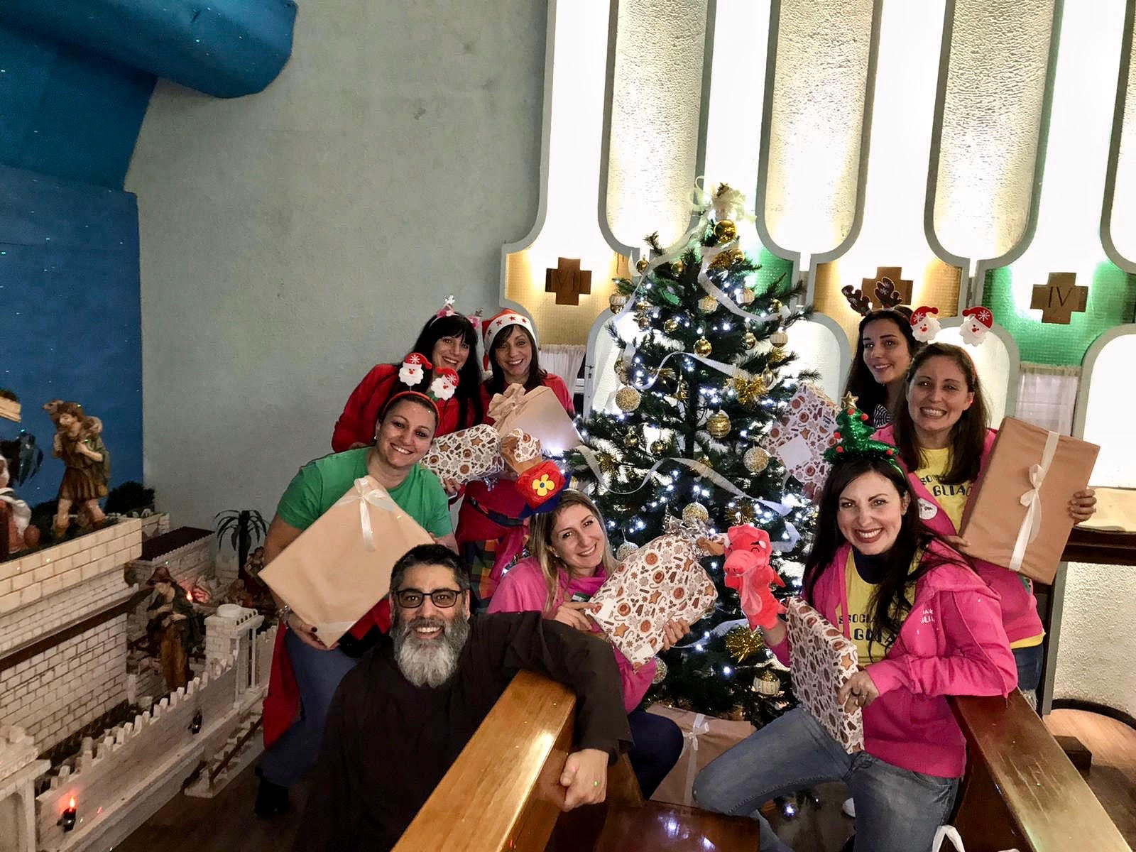 2019 12 13 Natale bambini IPagliacci e PadreAngelo