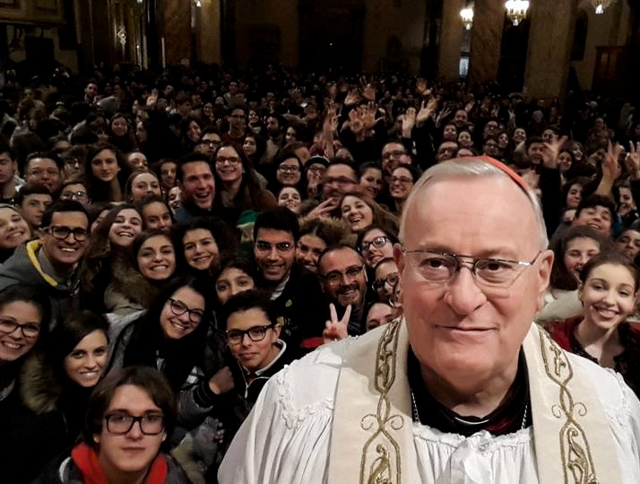 cardinale bassetti ad una veglia di preghiera dei giovani in cattedrale pg