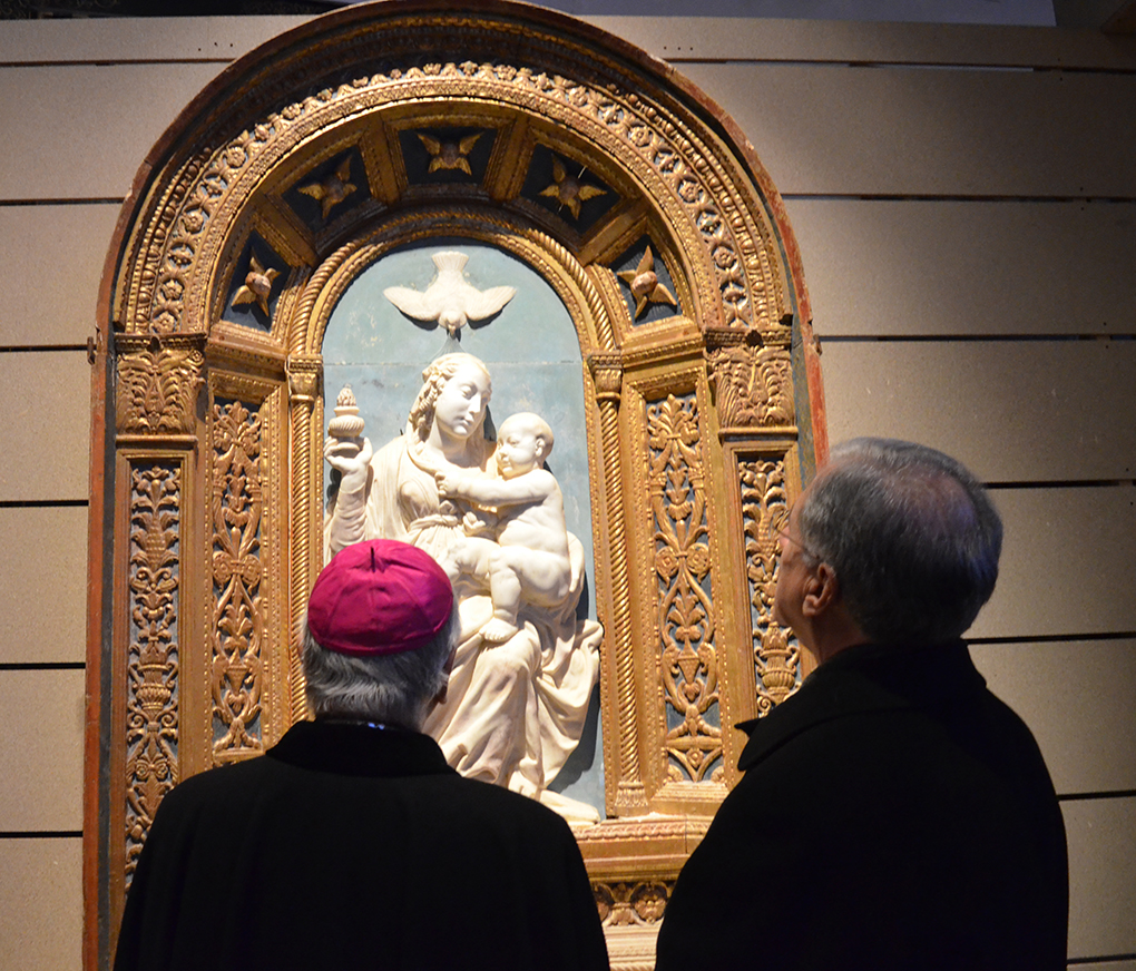 Boccardo e Buoncristiani osservano la Madonna Bianca di Ancarano di Norcia