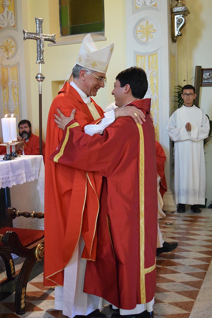 Mons. Boccardo e Luis il giorno dellordinazione diaconale