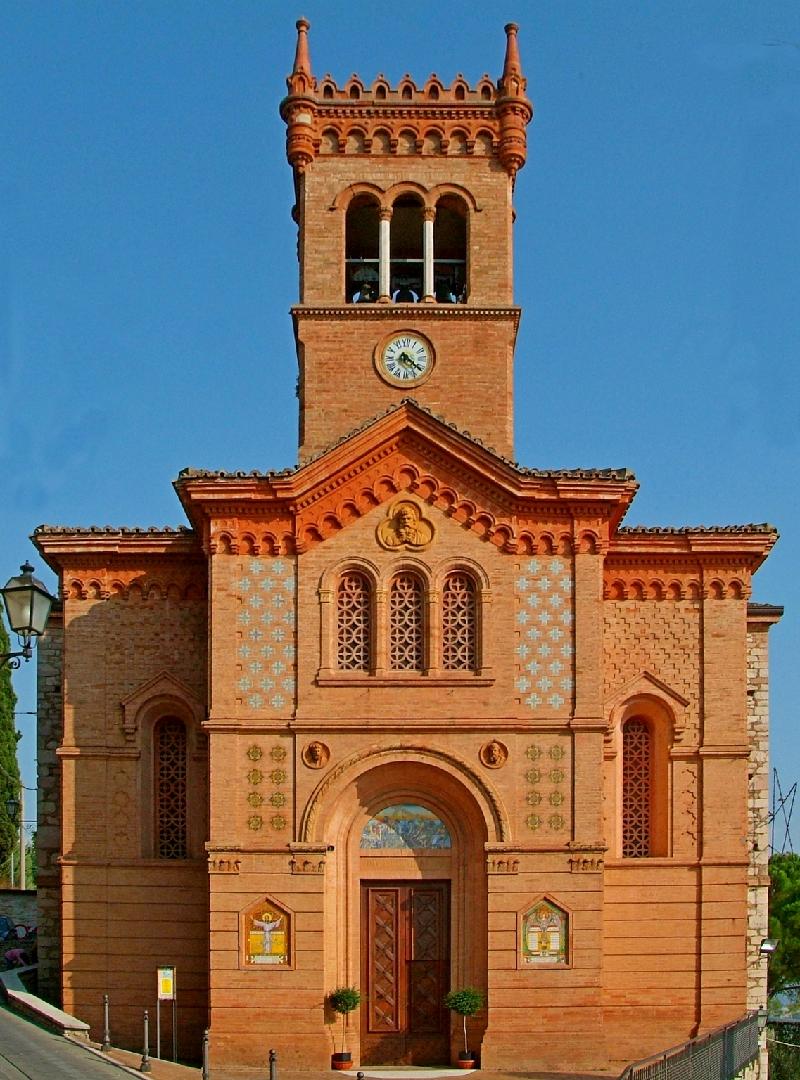 la facciata della chiesa parrocchiale san pietro ap di chiugiana corciano pg