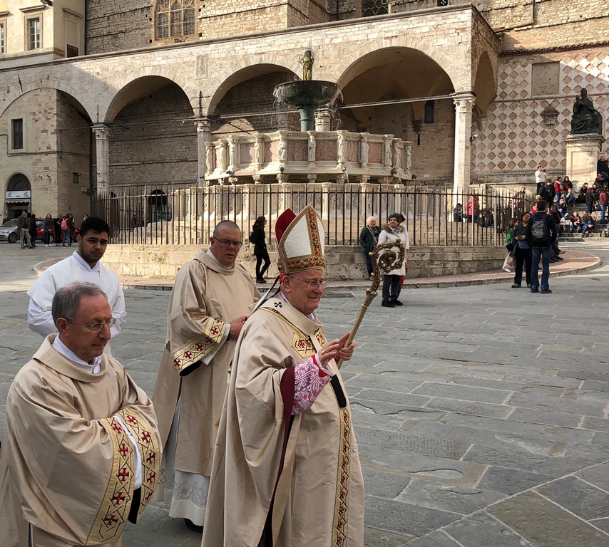 card bassetti in processione dingresso in cattedrale messa crismale 2018