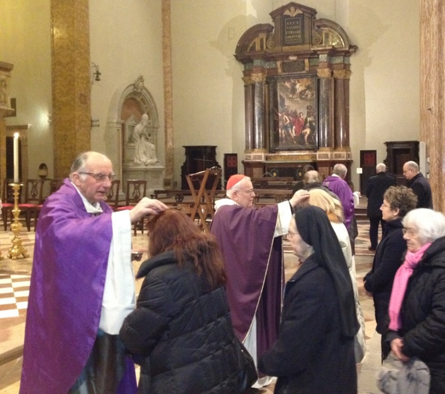 celebrazione del mercoledì delle ceneri nella cattedrale di perugia 10 feb 2016