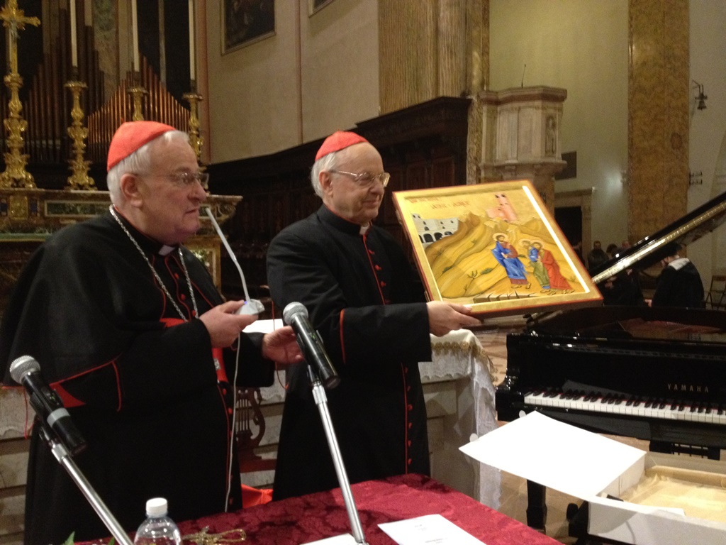 consegna immagine icona al card baldisseri del cammino diocesano in preparazione al sinodo