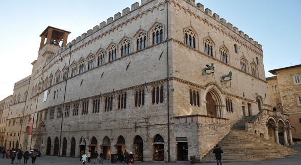 Perugia palazzo dei priori esterno
