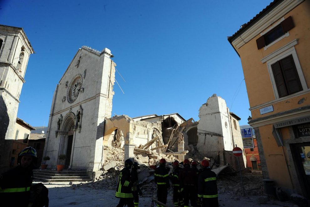 norcia basilica di san benedetto simbolo della distruzione del sisma