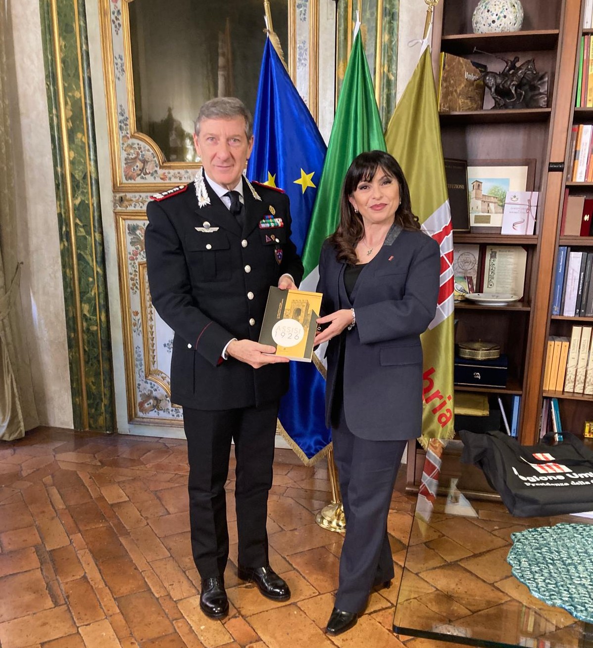 Presidente Regione Umbria Stefania Proietti e Generale Corpo Arma dei Carabinieri Forestali Fabrizio Parulli