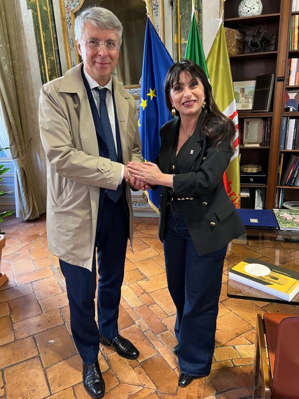 Raffaele Cantone Stefania Proietti