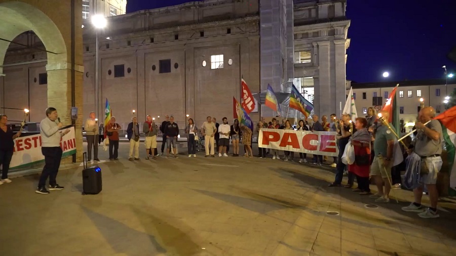 Cgil Umbria Flash mob contro le guerre Assisi 3