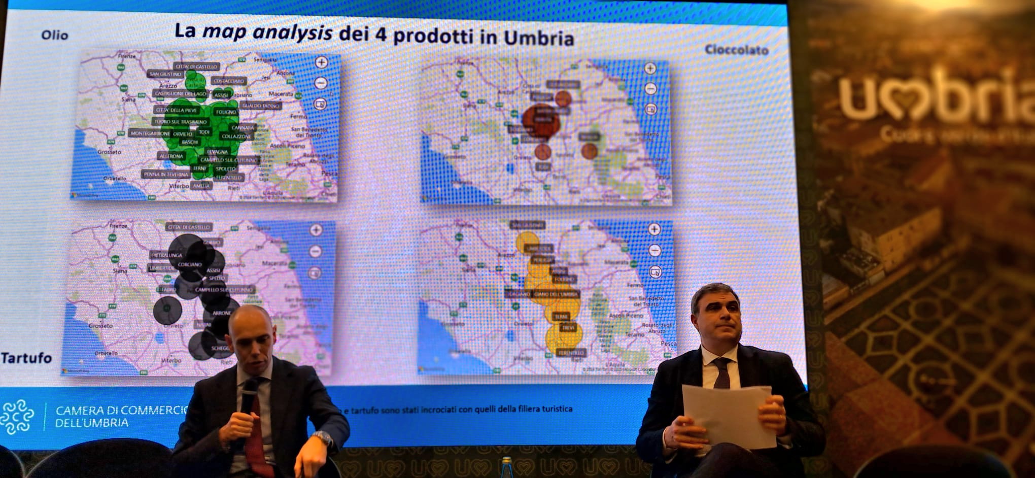 Paolo Bulleri a sinistra Dirigente Isnart e Federico Sisti Segretario Generale Camera di Commercio Umbria alla Bit durante la presentazione dellindagin