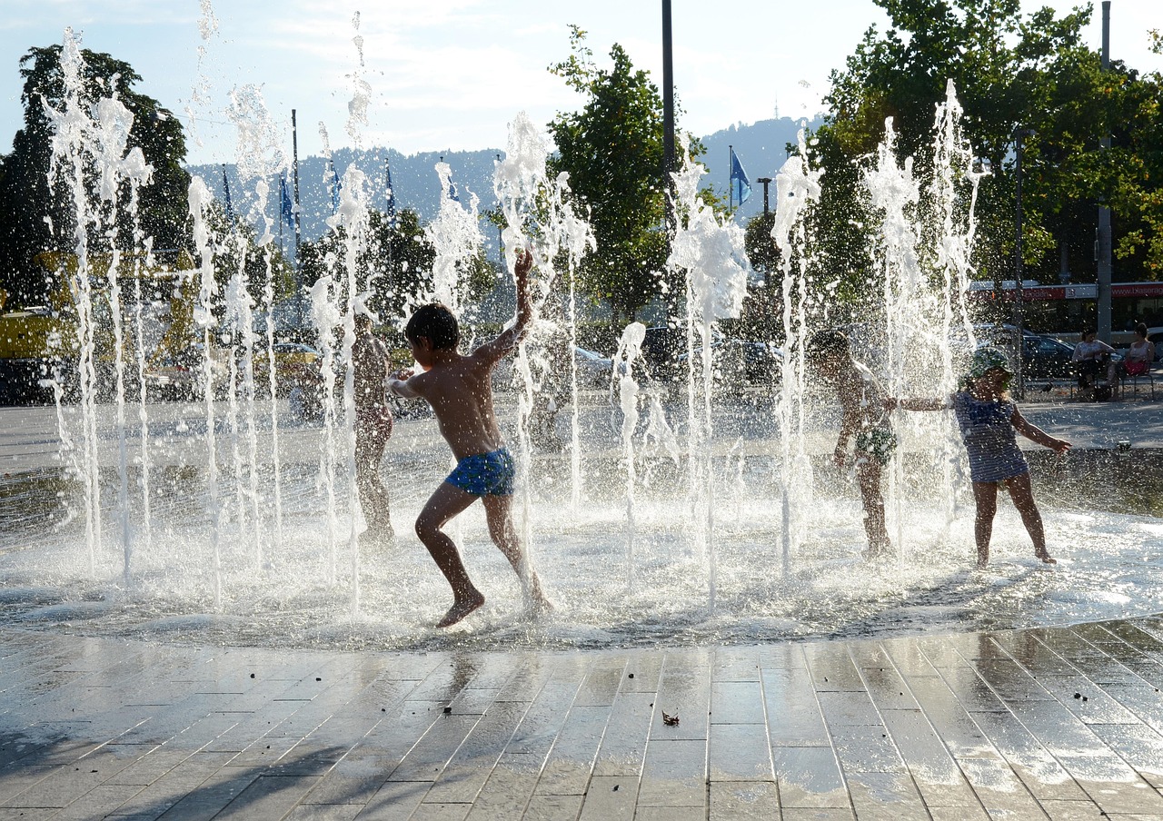 children playing 2213748 1280