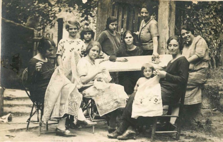 scuola di ricamo derutese primo Novecento