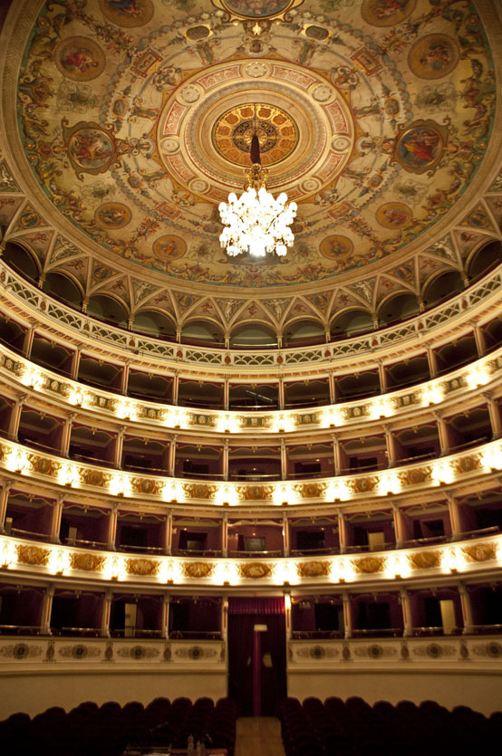 teatro nuovo ok 1