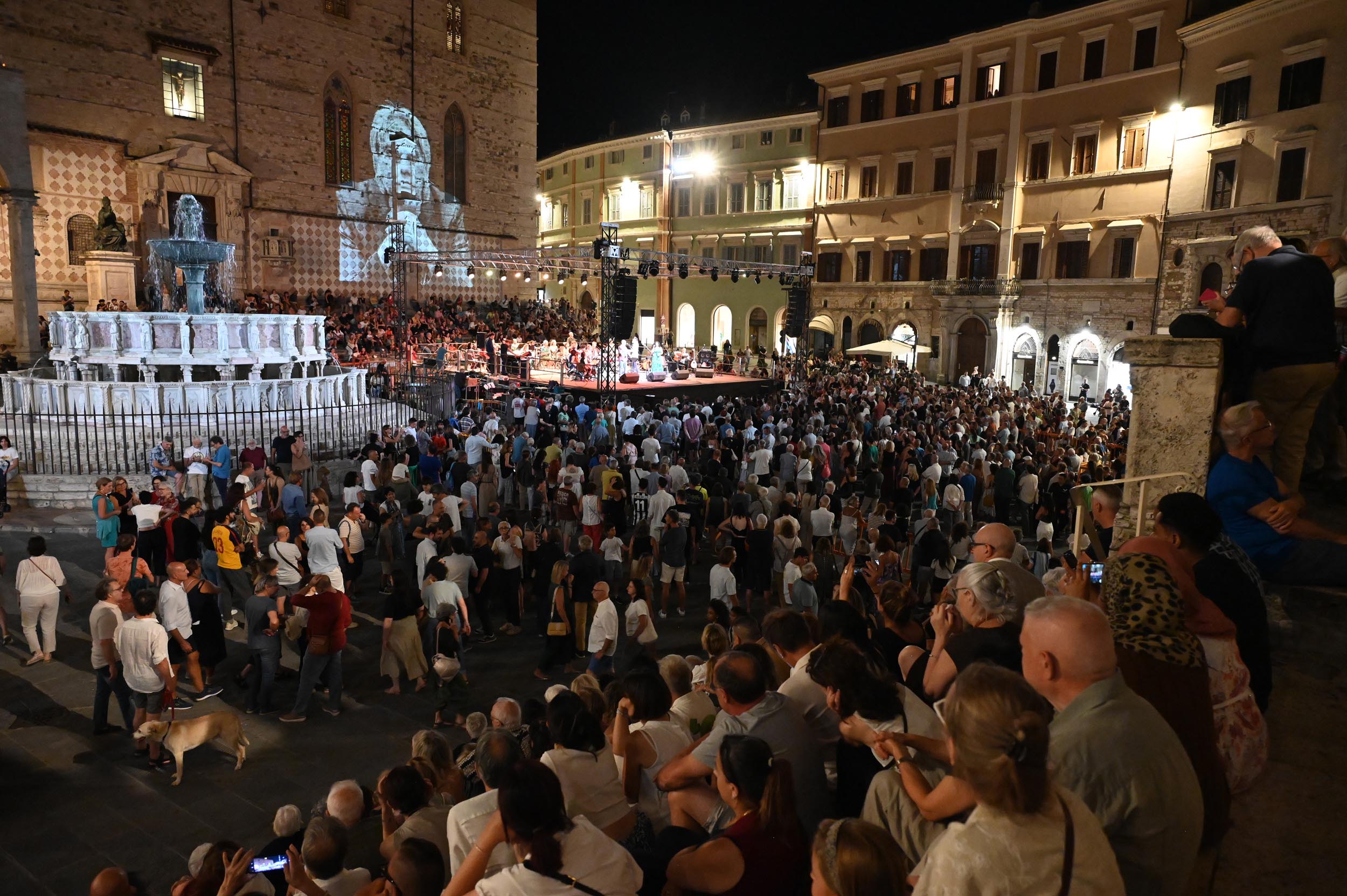 concerto piazza IV novembre 4