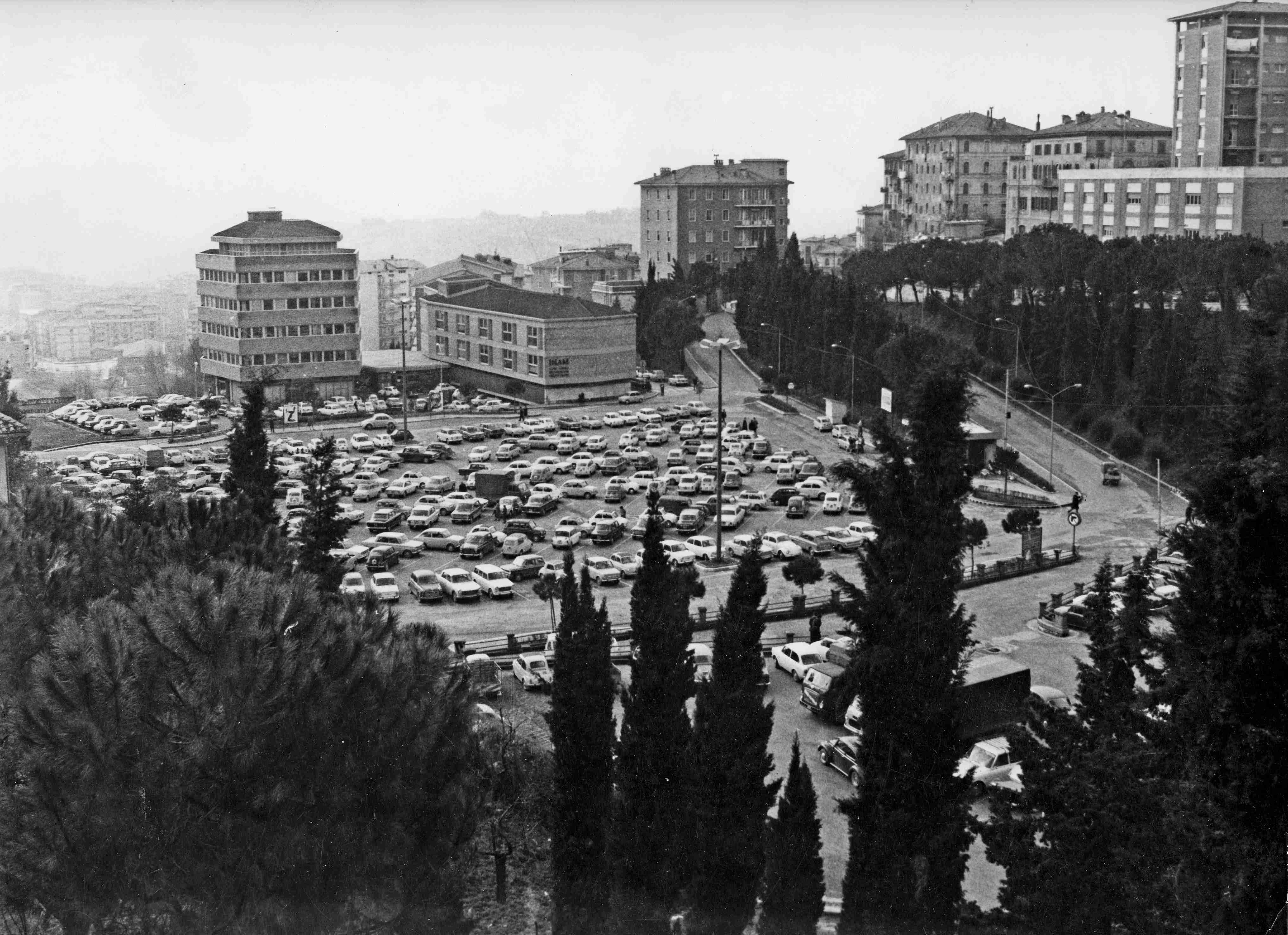 18 parcheggio piazzale europa anni 70