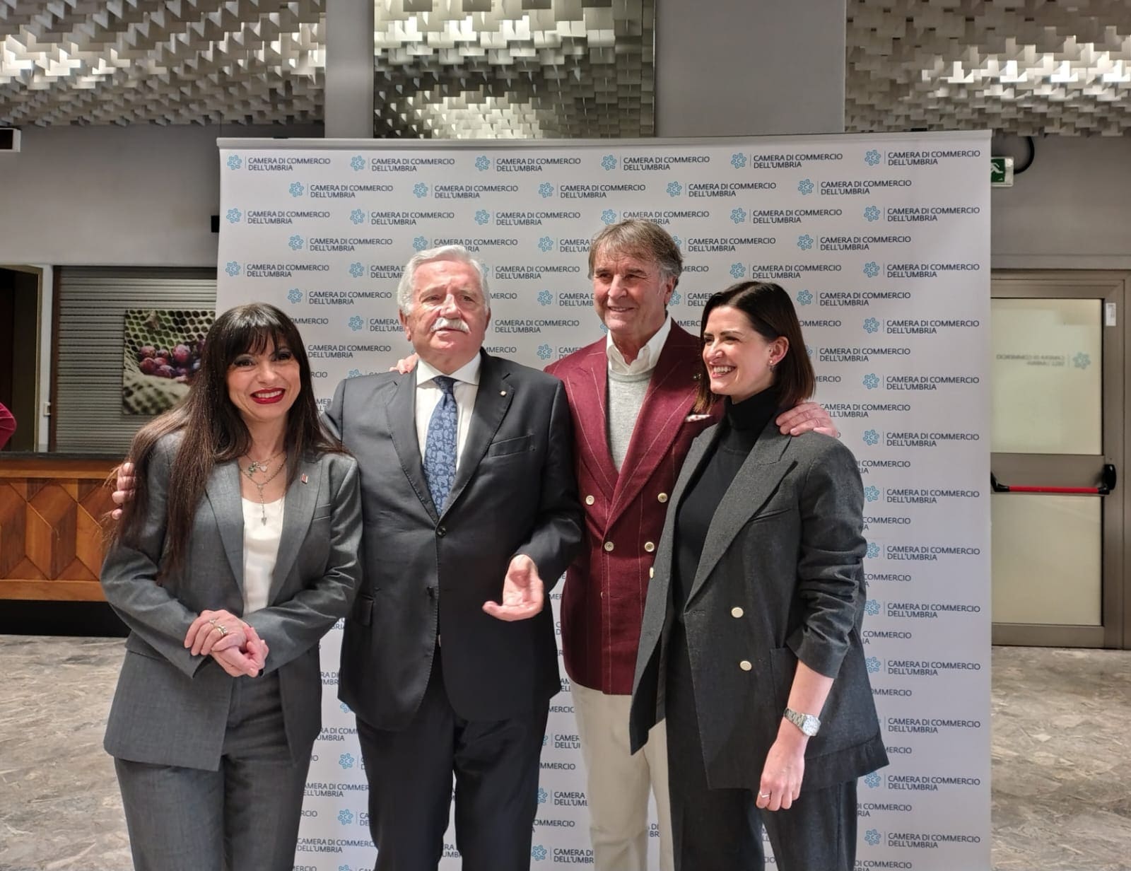 Da sinistra Stefania Proietti Giorgio Mencaroni Brunello Cucinelli e Vittoria Ferdinandi