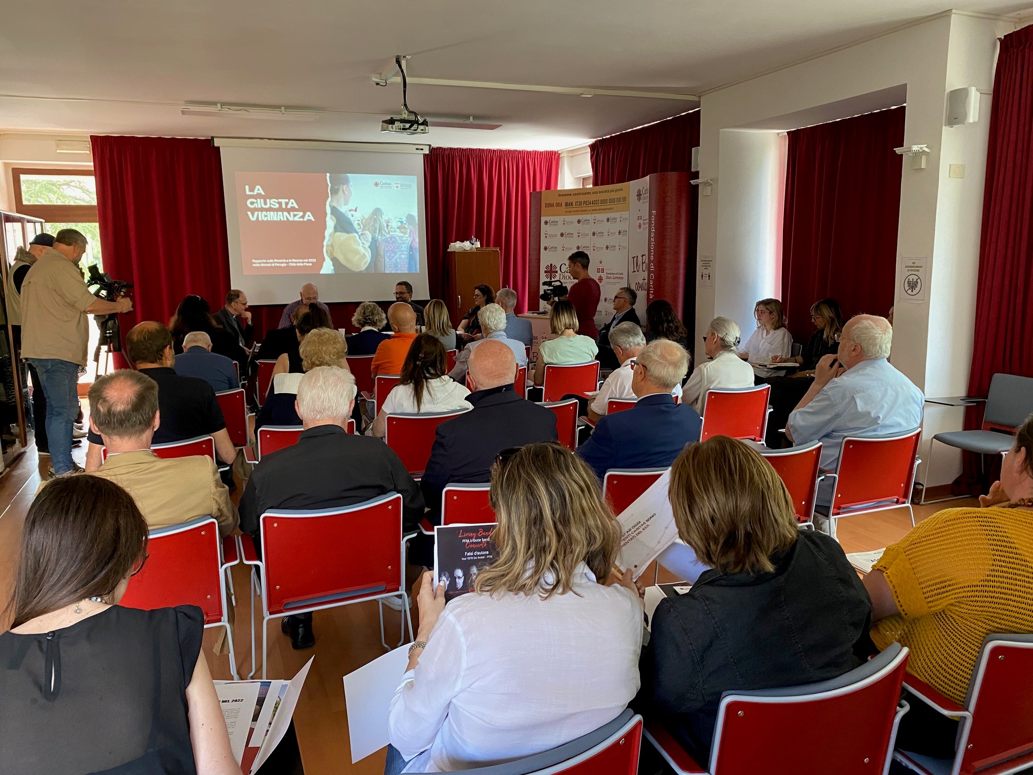Partecipanti presentazione VIII rapporto diocesano povertà e risorse a cura Caritas Pg 1