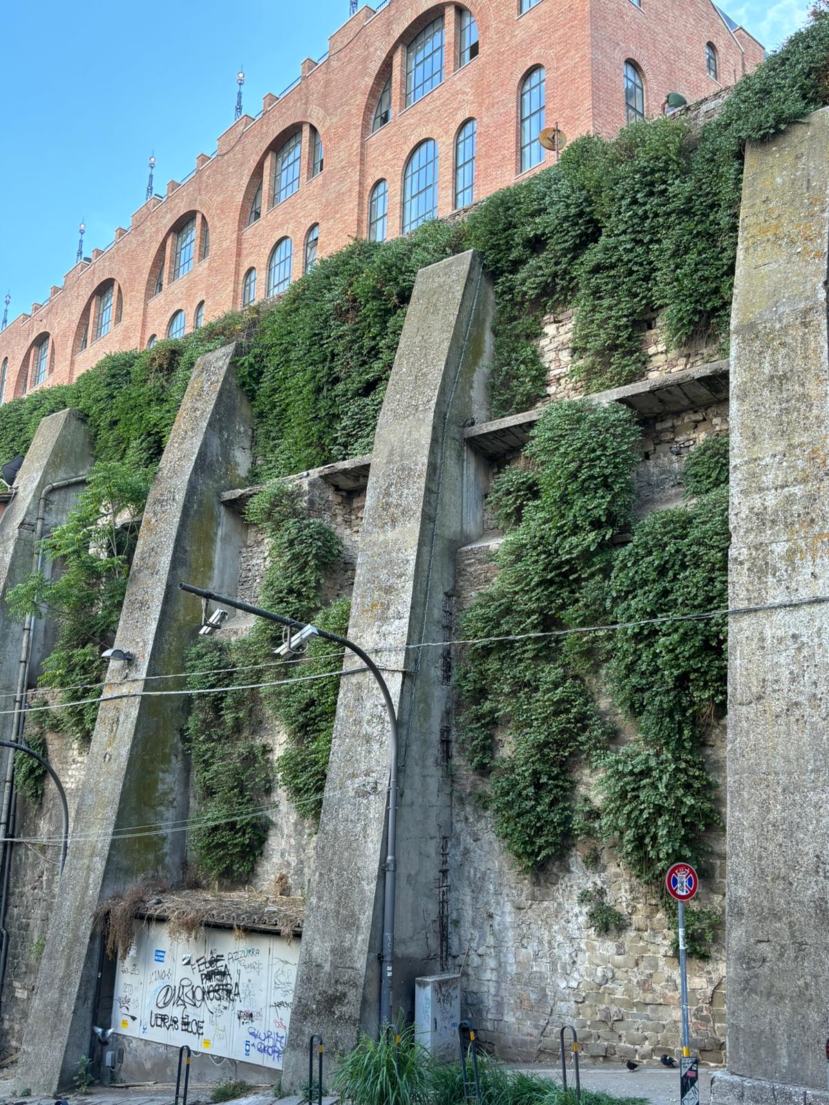 muro via delle conce