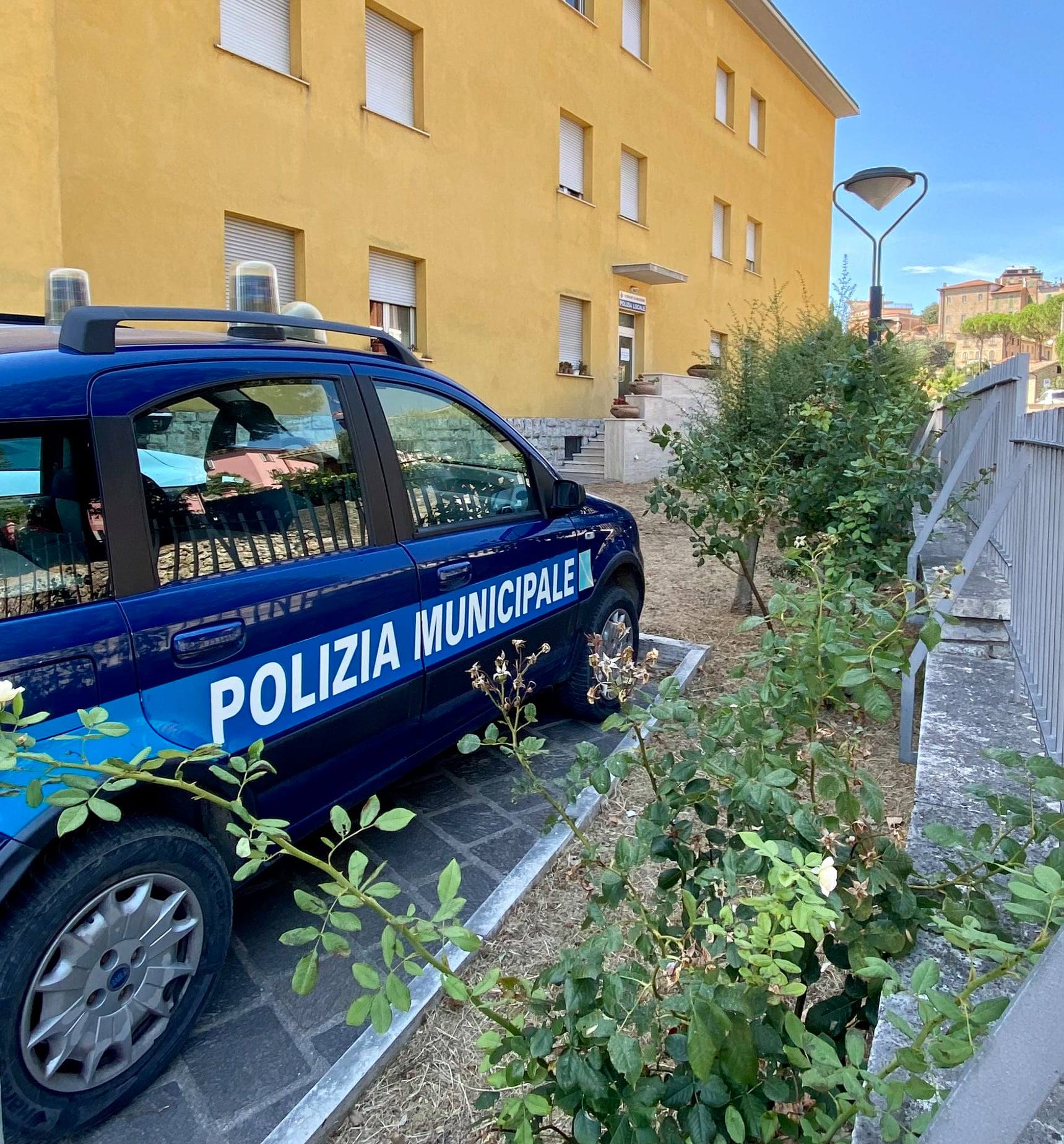 Polizia locale macchina