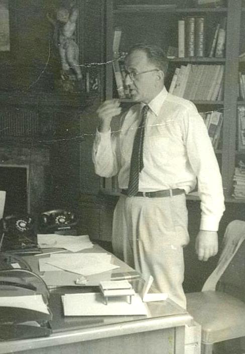 Uguccione Ranieri di Sorbello nel suo ufficio al Consolato Generale dItalia a New York 1954