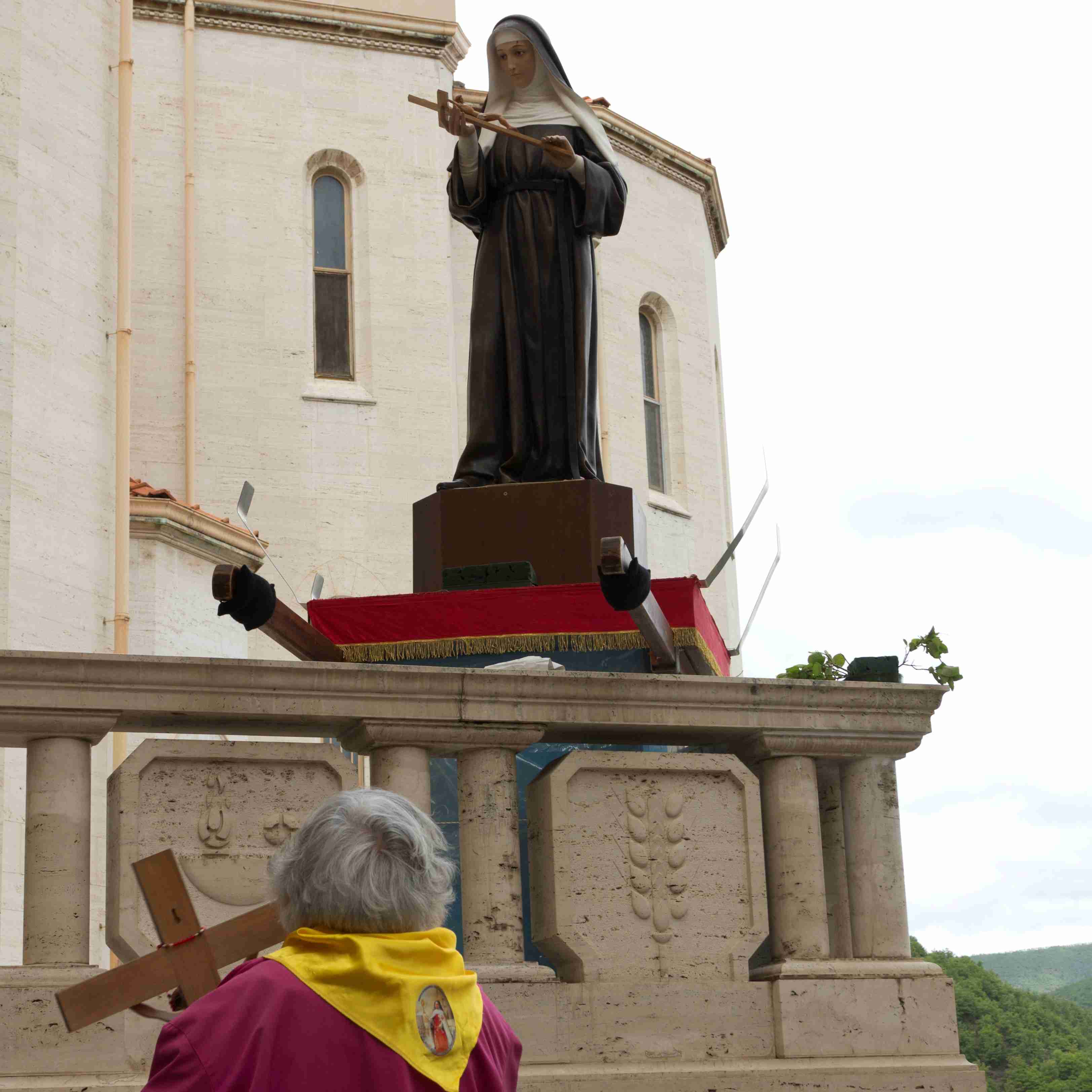 monastero santaritadacascia devota e statua
