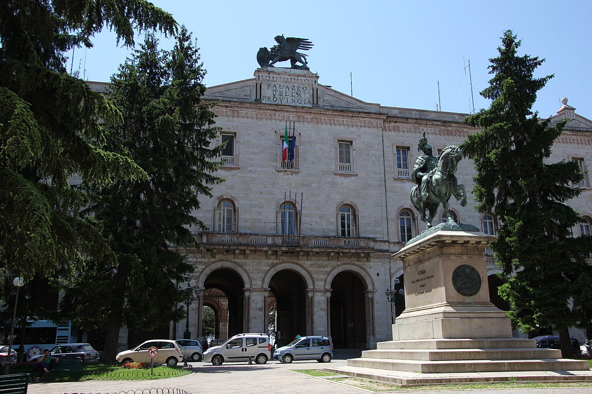 1200px Perugia palazzo della Provincia 01