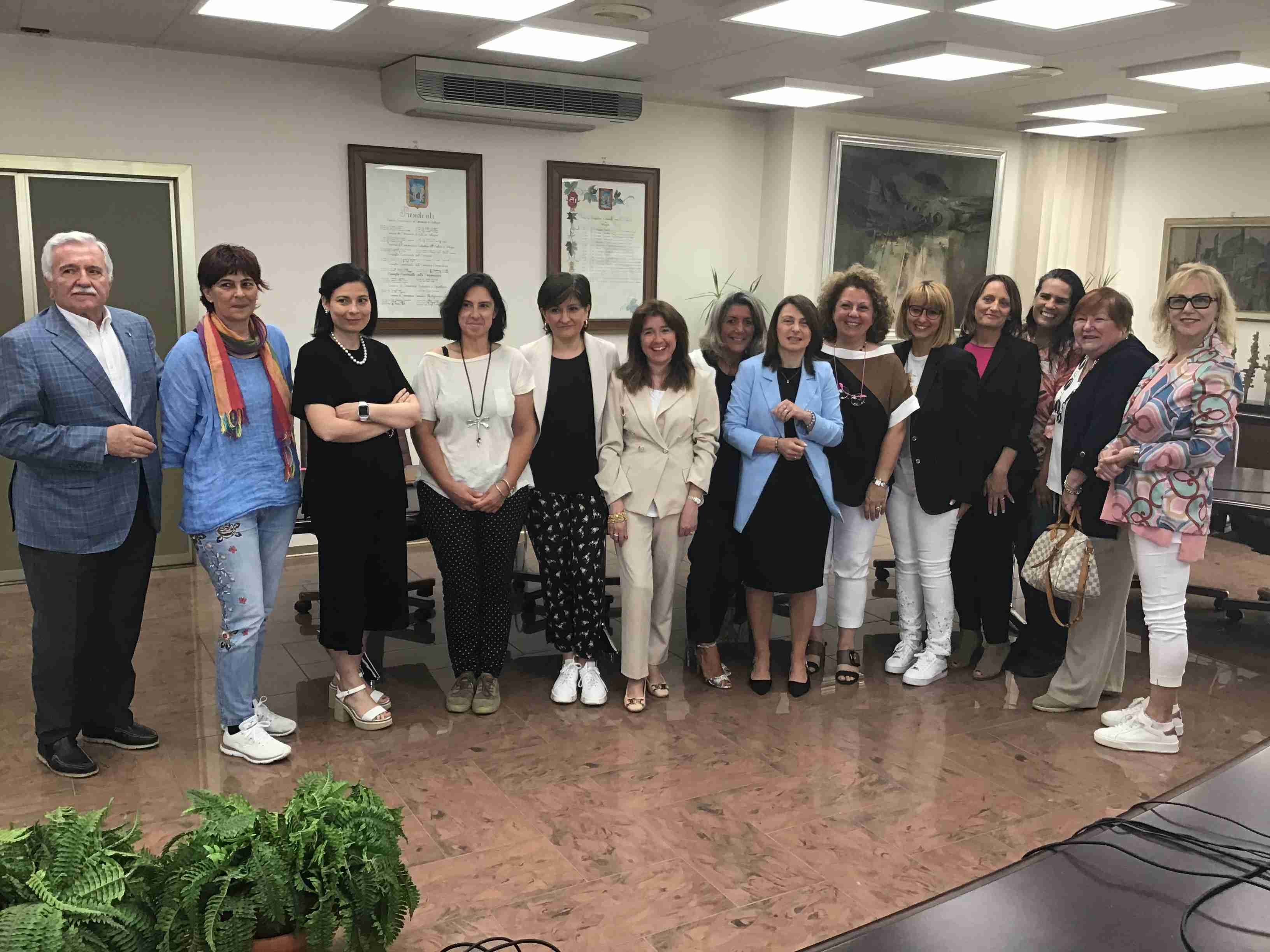 Foto di Gruppo del Comitato Imprenditoria Femminile con il Presidente della Camera di Commercio Giorgio Mencaroni