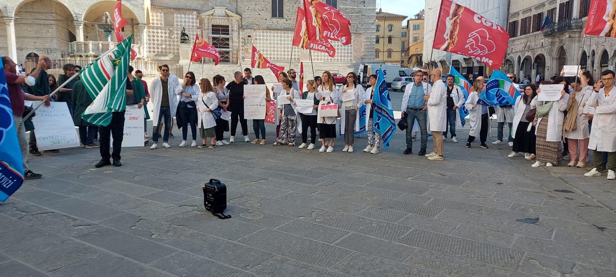 farmacisti in piazza a Perugia