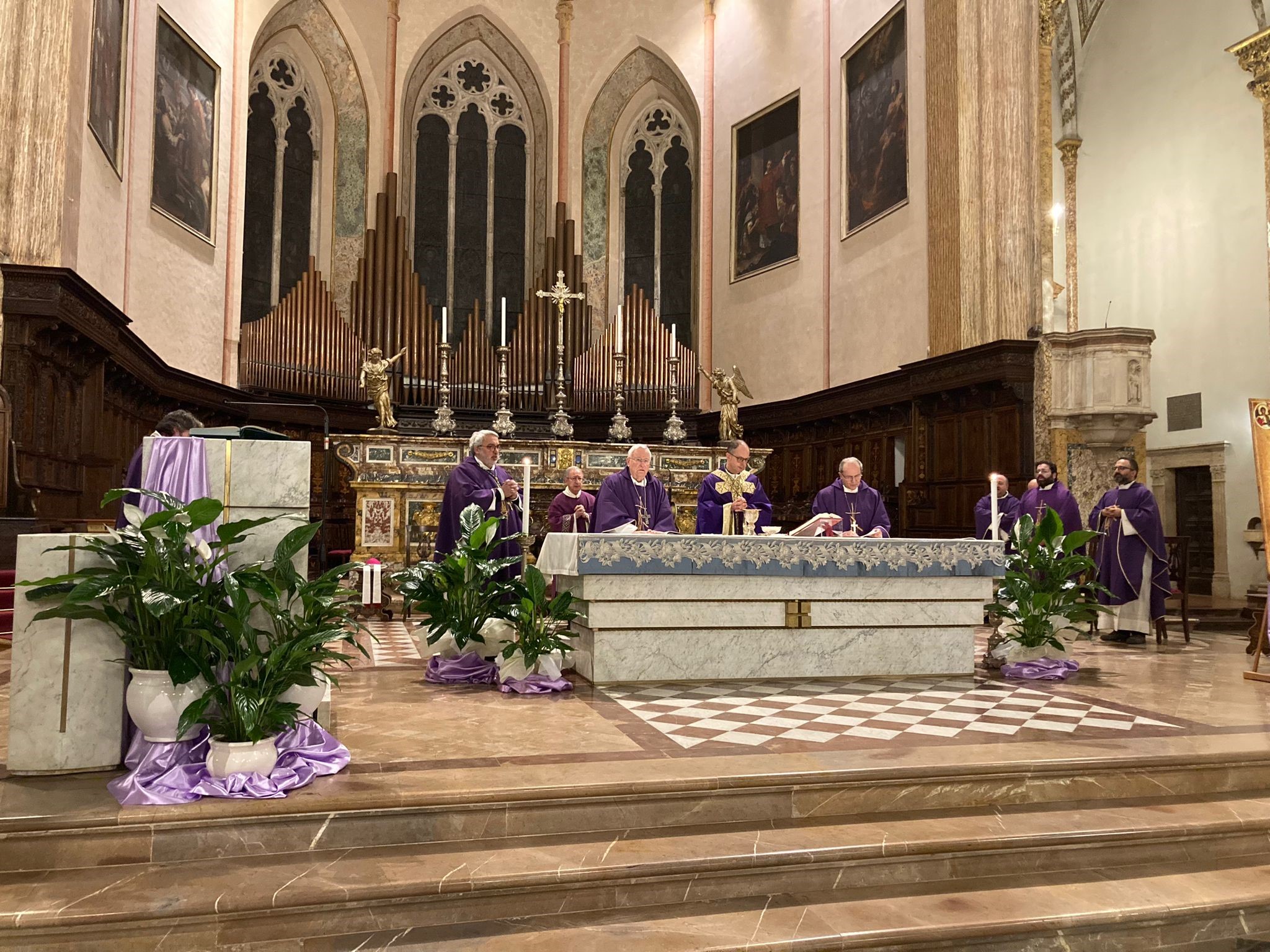 celebrazione eucaristica primo anniversario morte arcivescovo chiaretti in cattedrale pg f1