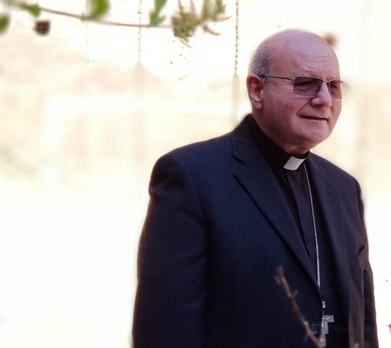 foto vescovo monsignor Domenico Sorrentino