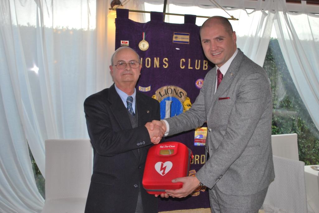 Francesco Tei  presidente Lions Club Perugia Concordia ha già consegnato un defibrillatore alla Pallavolo Libertas