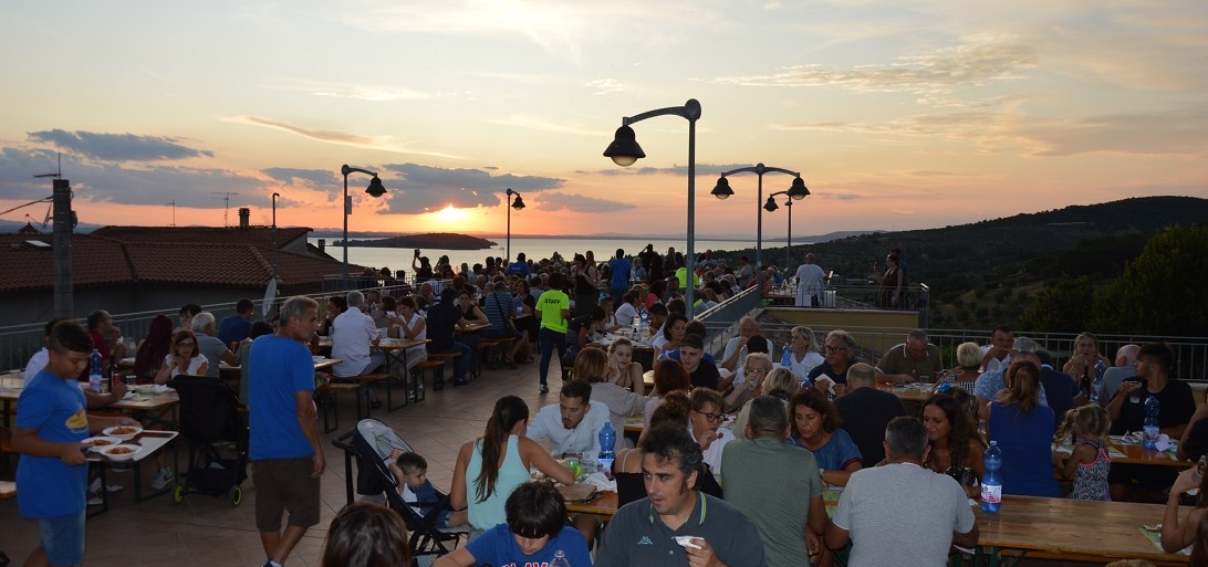 Media 4545 A cena alla sagra SITO