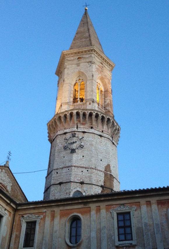 campanile basilica monumentale benedettina di san pietro perugia sede di uno degli eventi canori natalizi dellistituto diocesano musicale
