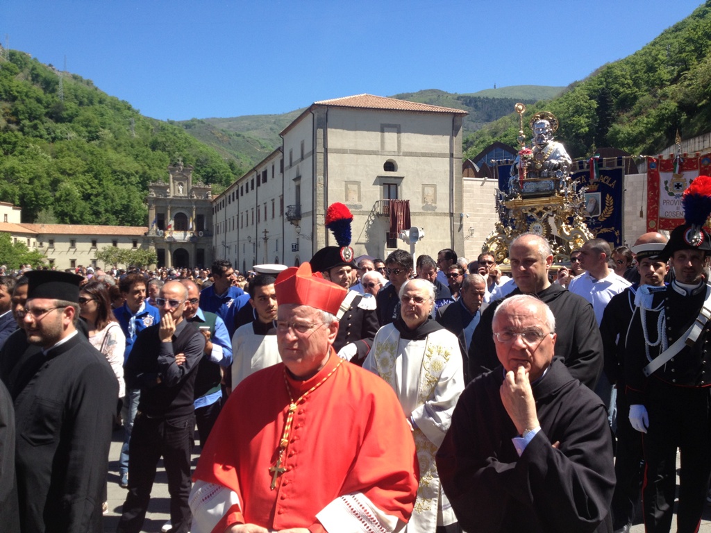 cardbassetti processione allesterno santuario s. francesco di paola