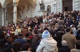 centinaia di famiglie alla sacra rappresentazione arrivo re magi in cattedrale