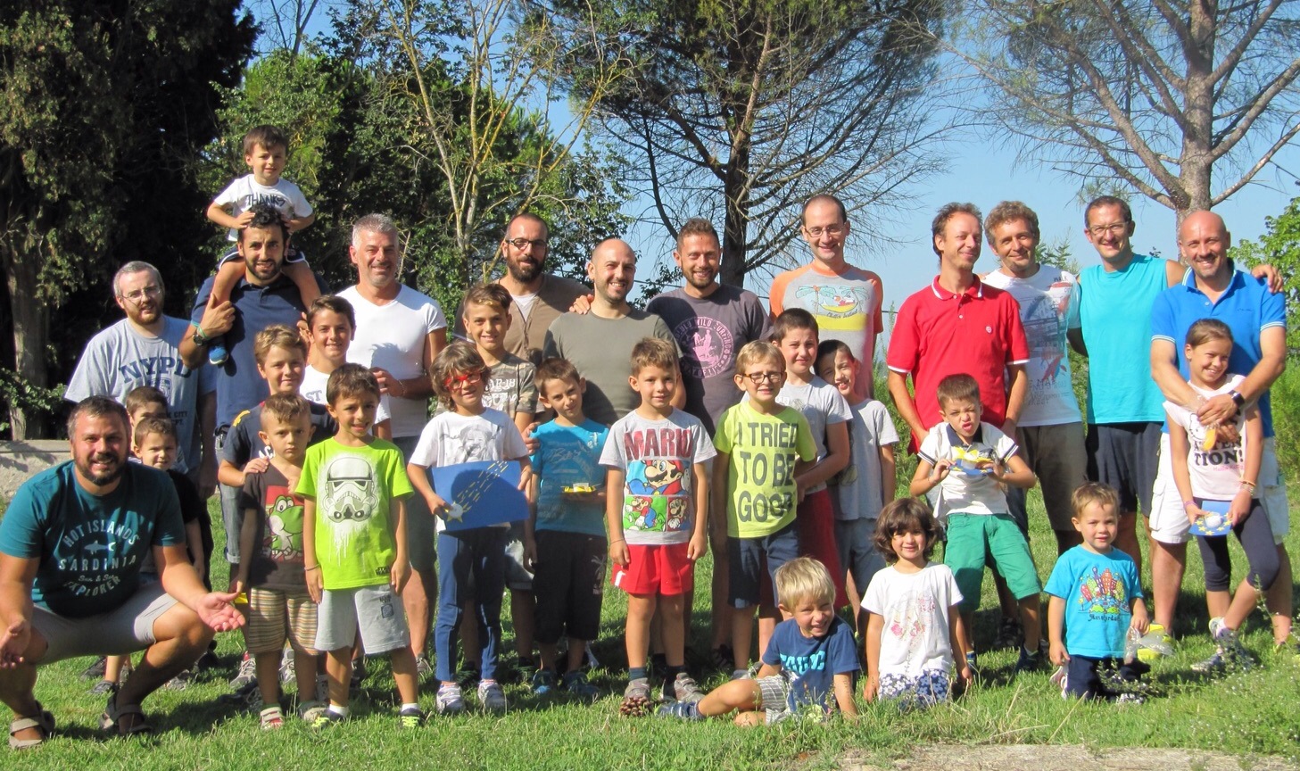 foto di gruppo partecipanti iniziativa con papà sotto le stelle 2015. foto di Simone Sorbaioli