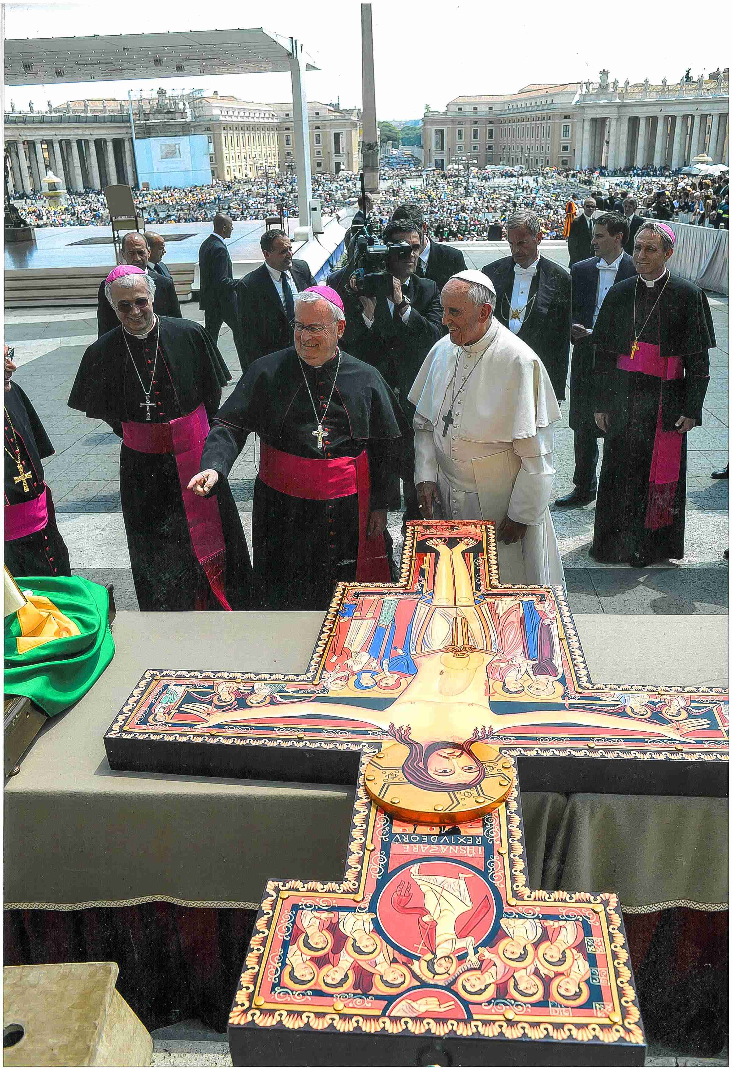 Bassetti e Papa Francesco con il crocifisso di San Damiano GMG 2013