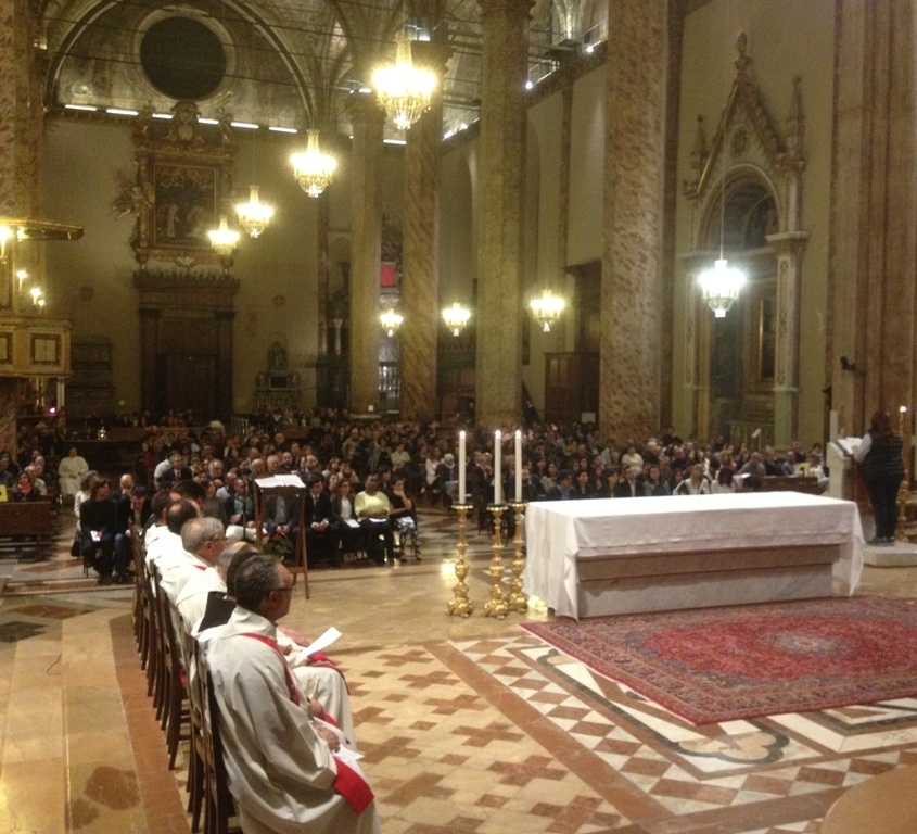 cattedrale di s. lorenzo durante la veglia di pentecoste