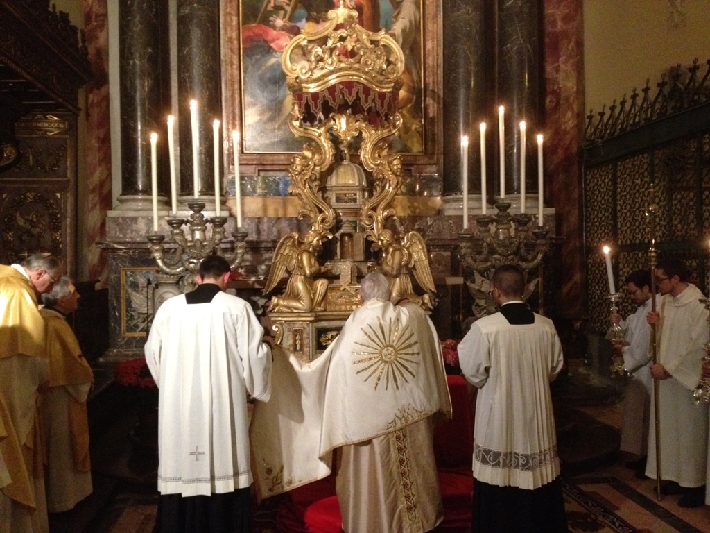 altare della riposizione con il s. sacramento