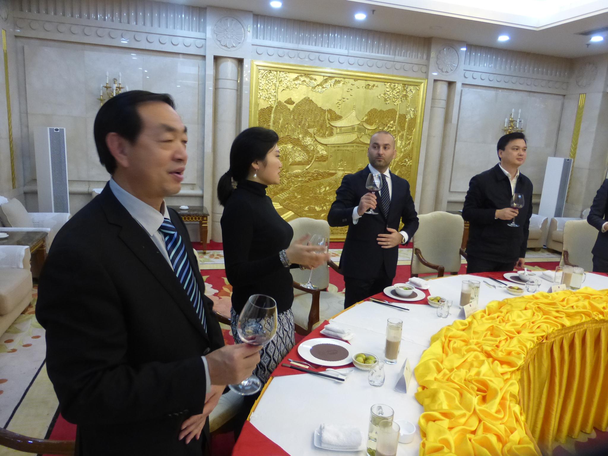 raimondi con Sindaco e Governatore di Changsha