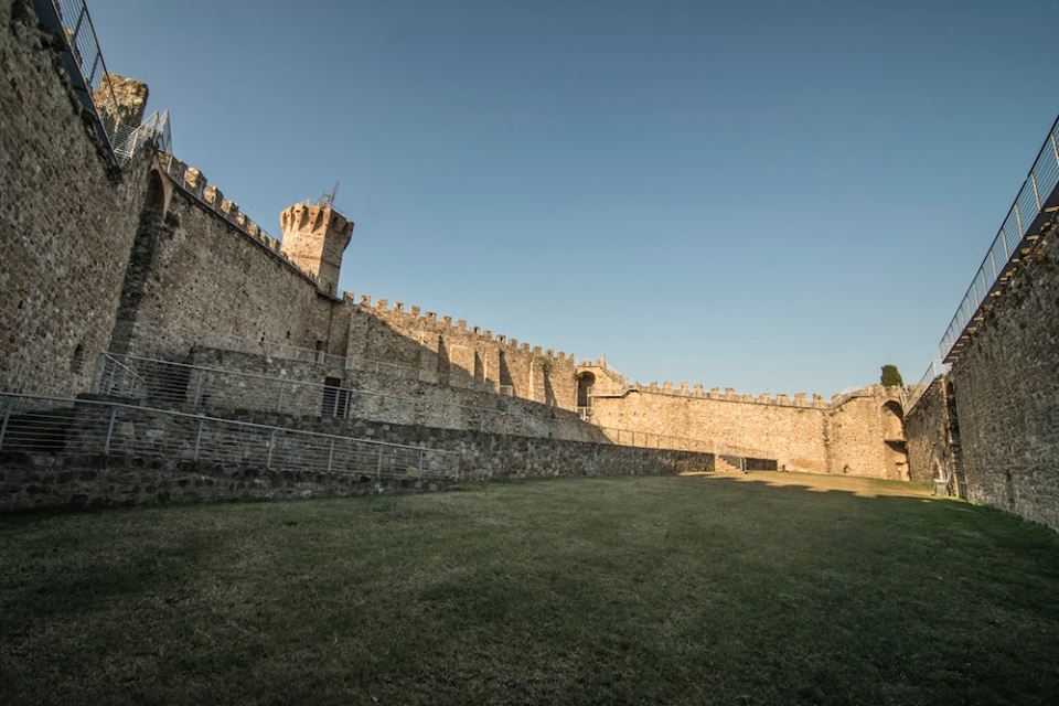 rocca isola polvese